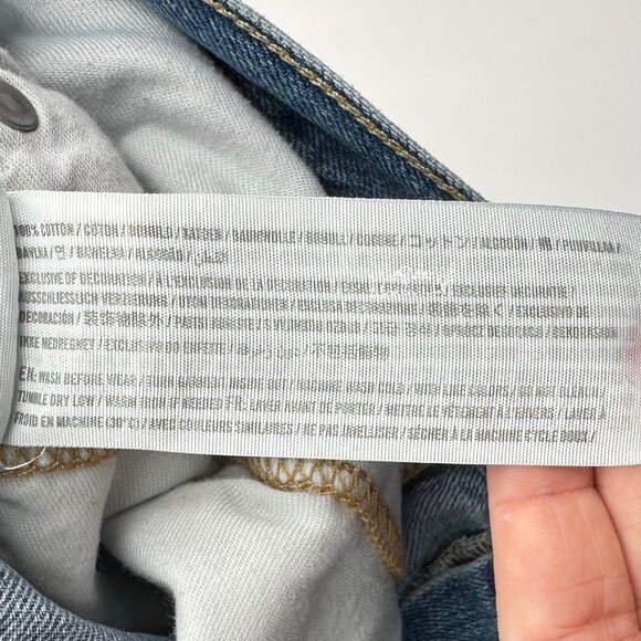 Hollister Distressed Light Wash Cut-Off Denim Shorts Size 33 - Picture 4 of 4